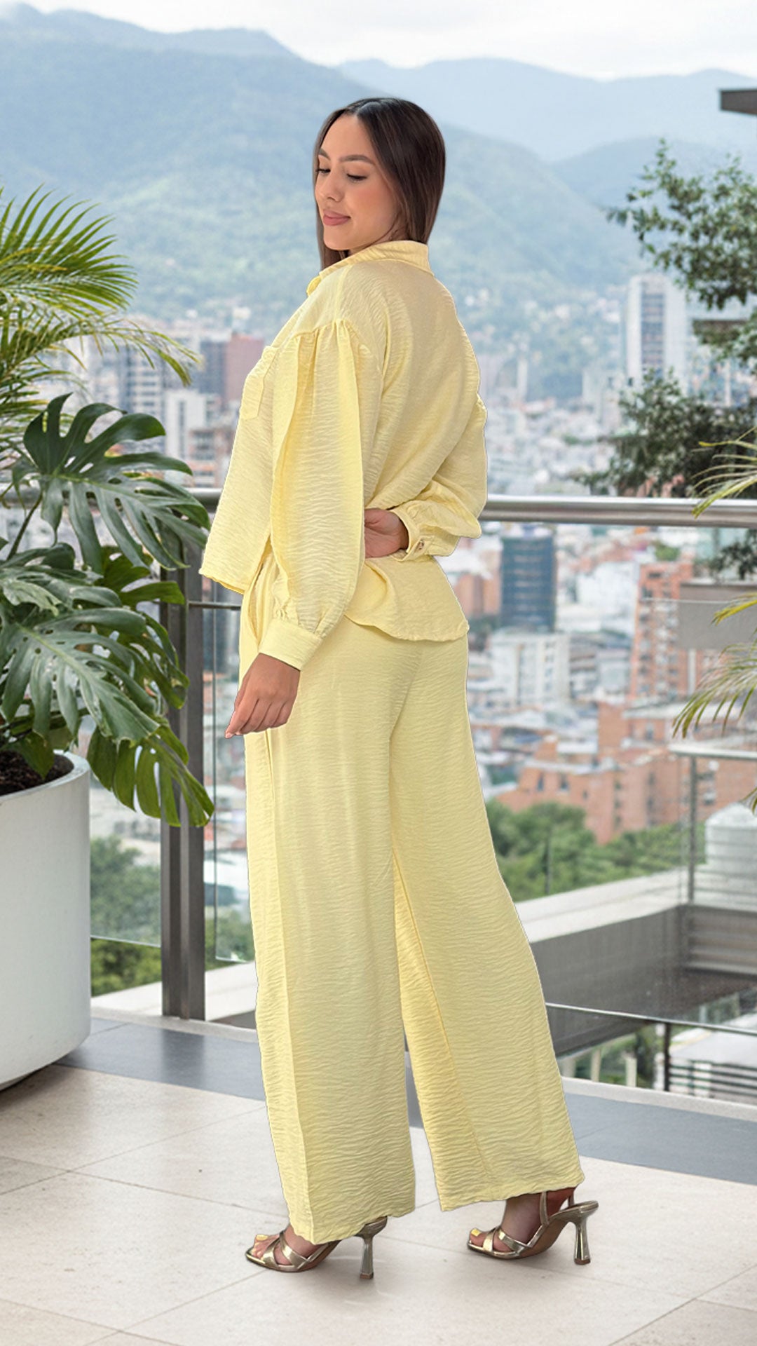 P74586 CONJUNTO LINO POLIESTER AMARILLO