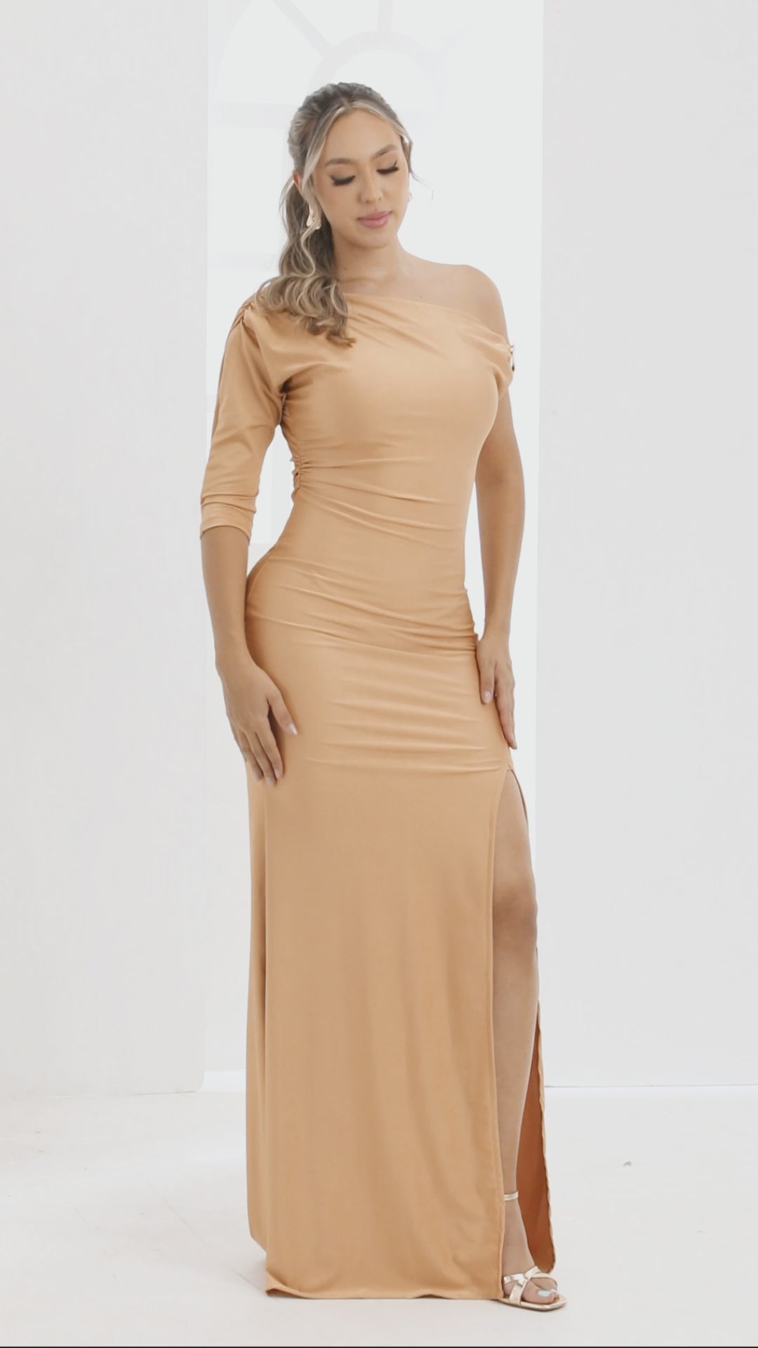 P74507 VESTIDO LICRA DESTELLANTE OCRE
